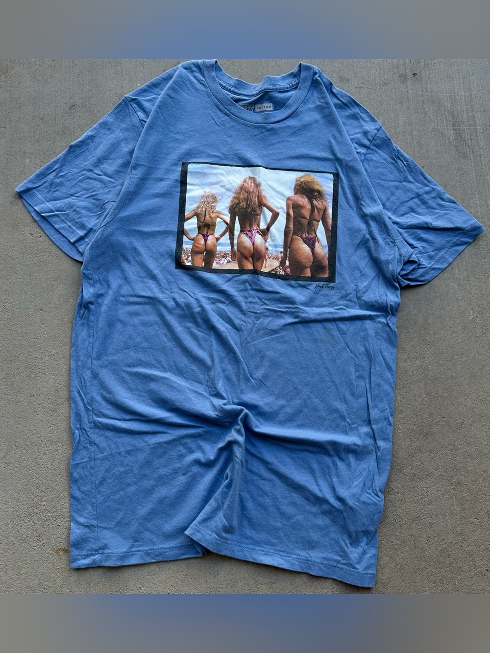 VANS Blue Bikini Girls Beach Graphic Mens T-Shirt Size Medium